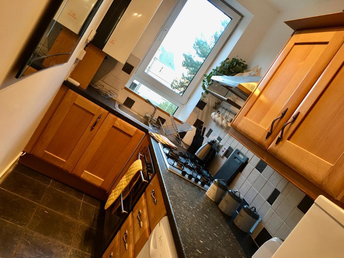 Cosy 2 Bedroom Central Apartment - Free Parking, Free Wifi Aberdeen Kültér fotó