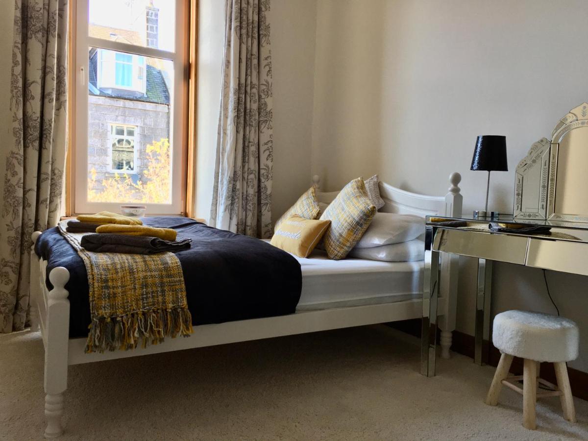 Cosy 2 Bedroom Central Apartment - Free Parking, Free Wifi Aberdeen Kültér fotó