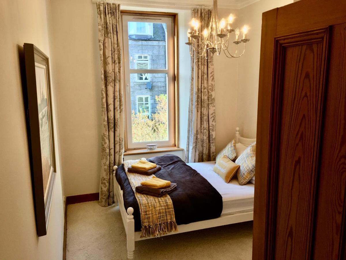Cosy 2 Bedroom Central Apartment - Free Parking, Free Wifi Aberdeen Kültér fotó