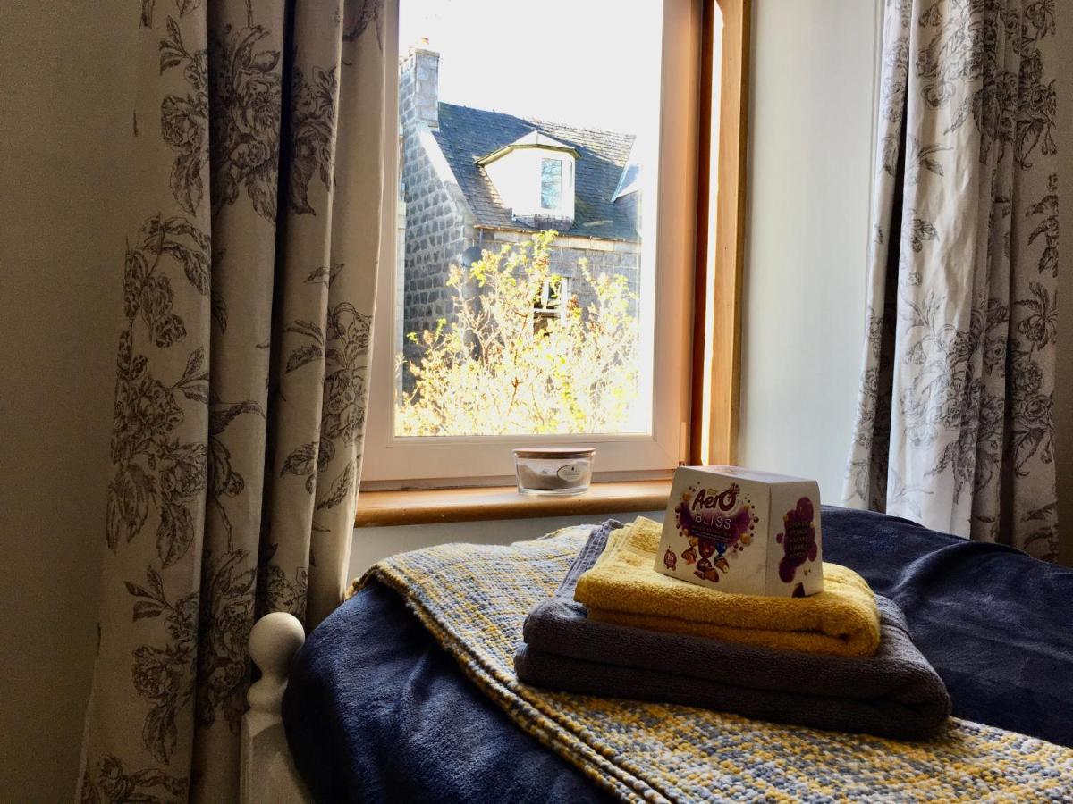 Cosy 2 Bedroom Central Apartment - Free Parking, Free Wifi Aberdeen Kültér fotó