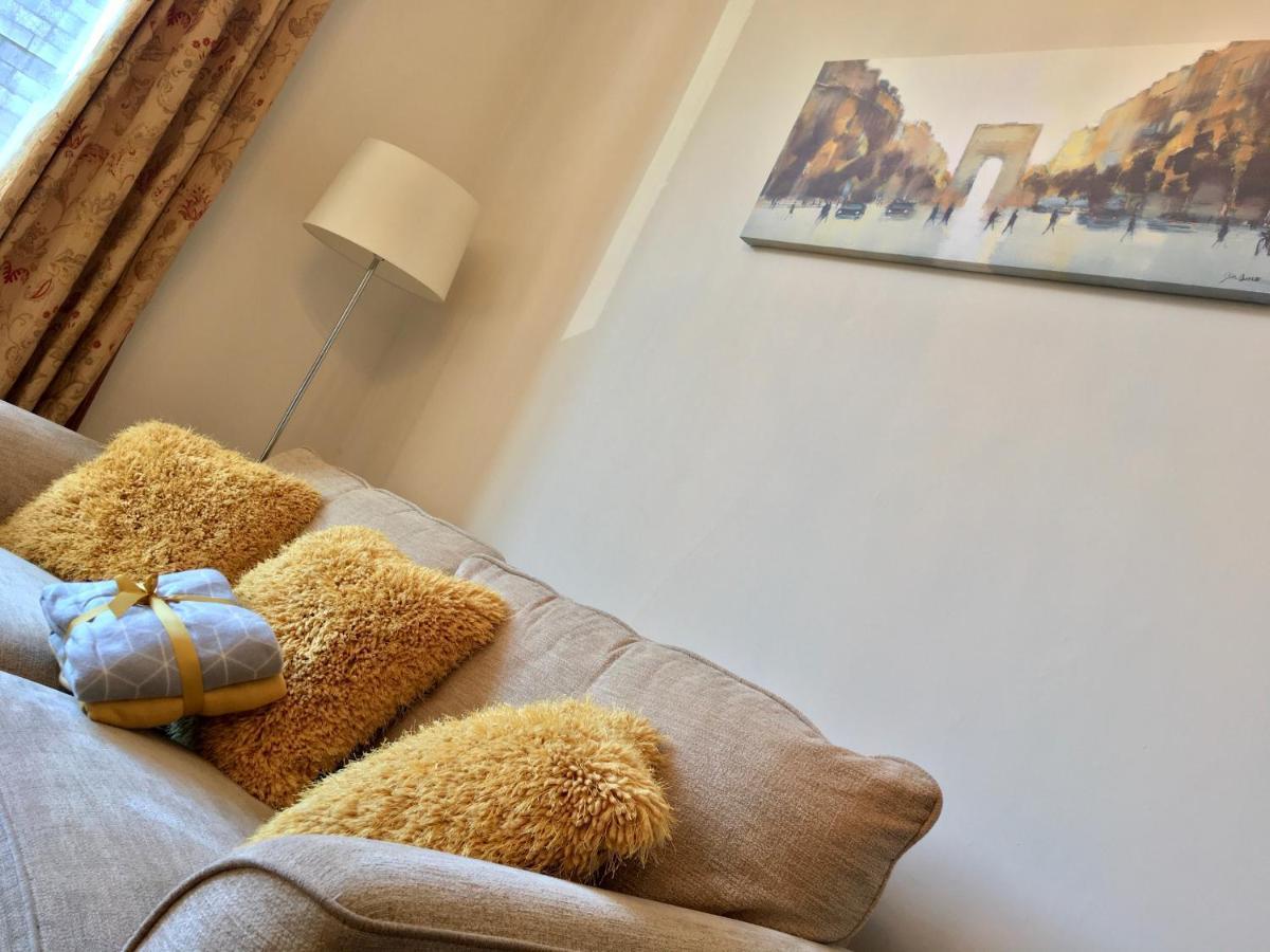 Cosy 2 Bedroom Central Apartment - Free Parking, Free Wifi Aberdeen Kültér fotó