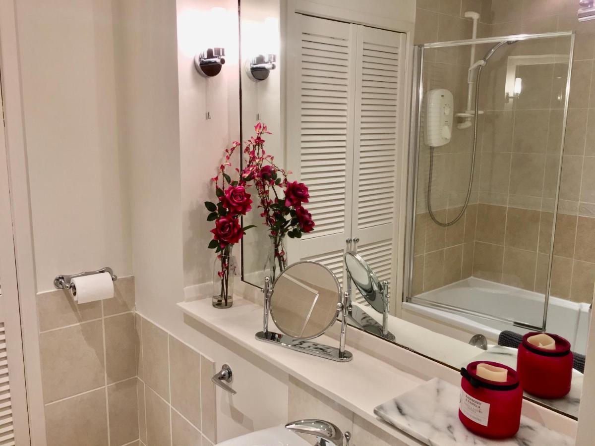 Cosy 2 Bedroom Central Apartment - Free Parking, Free Wifi Aberdeen Kültér fotó