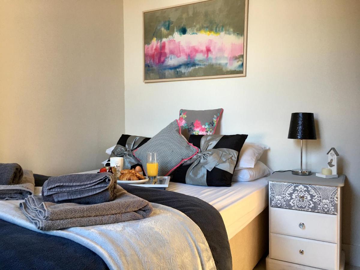Cosy 2 Bedroom Central Apartment - Free Parking, Free Wifi Aberdeen Kültér fotó