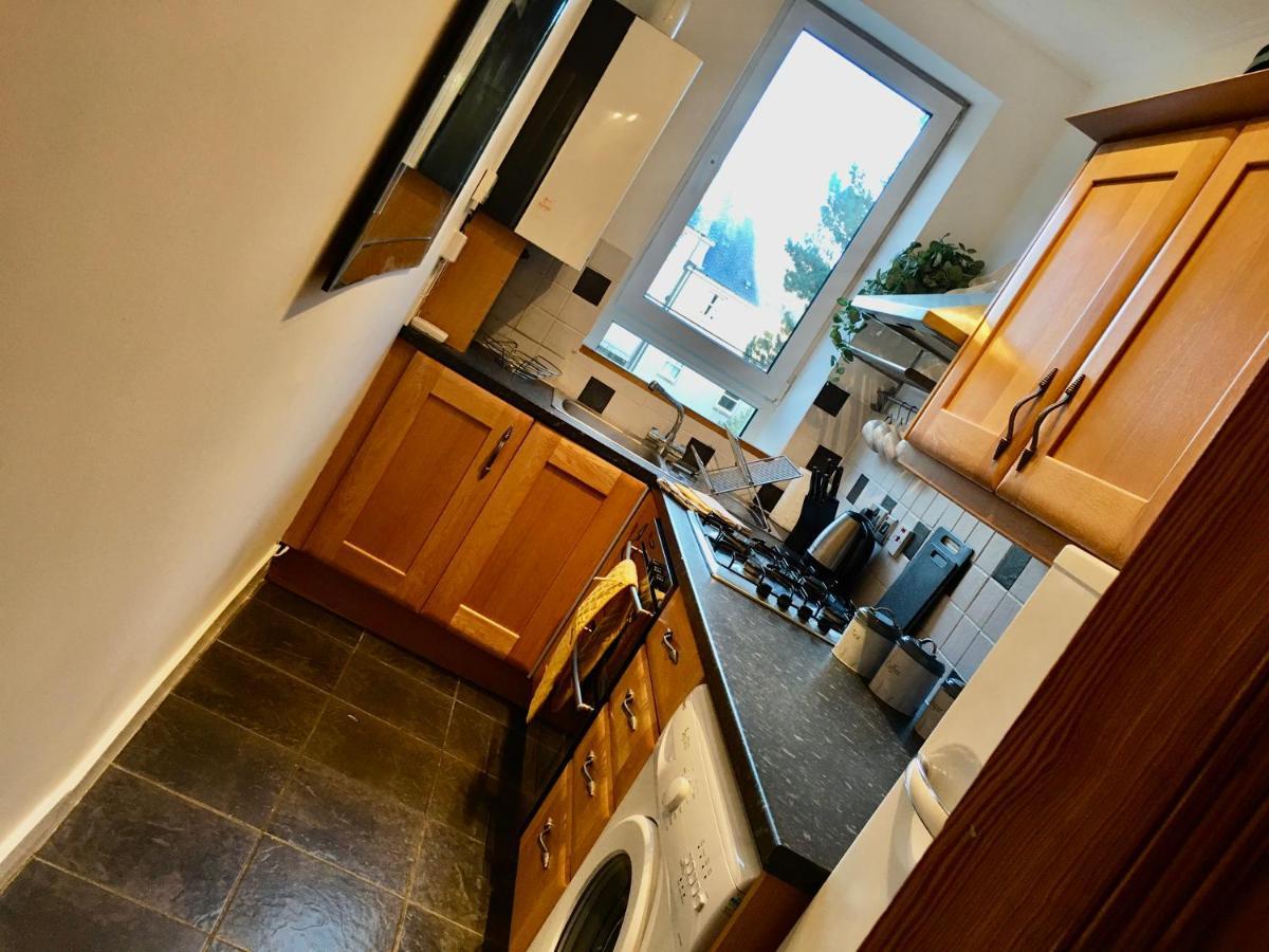Cosy 2 Bedroom Central Apartment - Free Parking, Free Wifi Aberdeen Kültér fotó