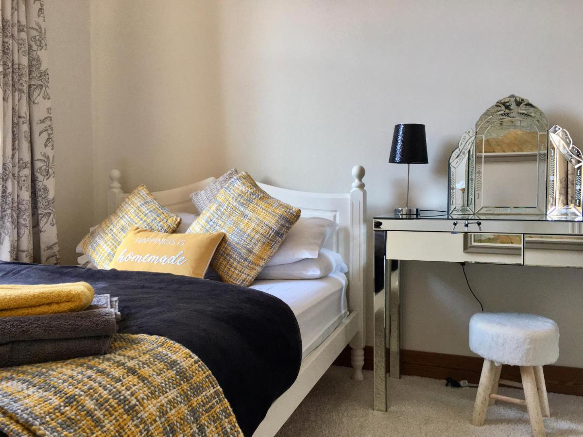 Cosy 2 Bedroom Central Apartment - Free Parking, Free Wifi Aberdeen Kültér fotó