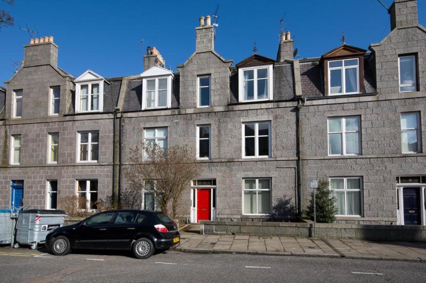 Cosy 2 Bedroom Central Apartment - Free Parking, Free Wifi Aberdeen Kültér fotó